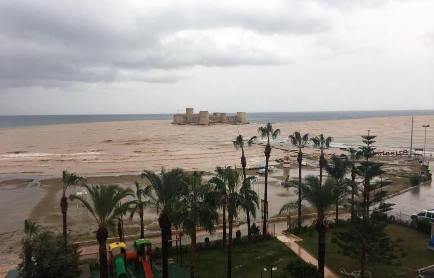 Son dakika... Mersinin Silifke ilçesinde sel... Araçlar sel sularına kapıldı