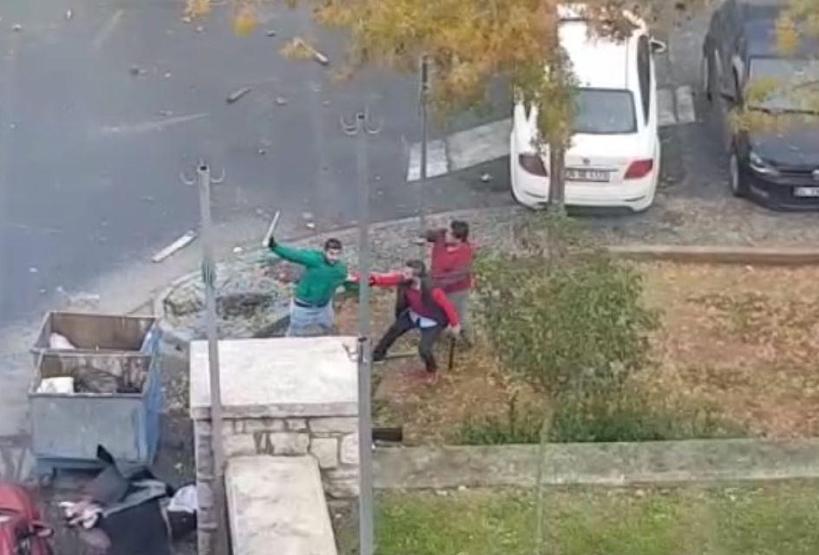 İki taraftar grubu birbirine girdi, ortalık savaş alanına döndü
