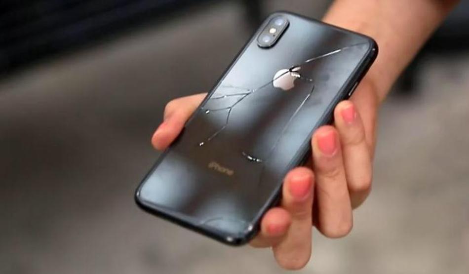 iPhone X ilk düşüşte kırılıyor