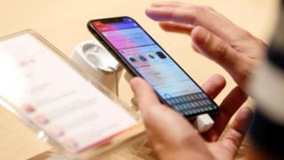 iPhone X ilk düşüşte kırılıyor