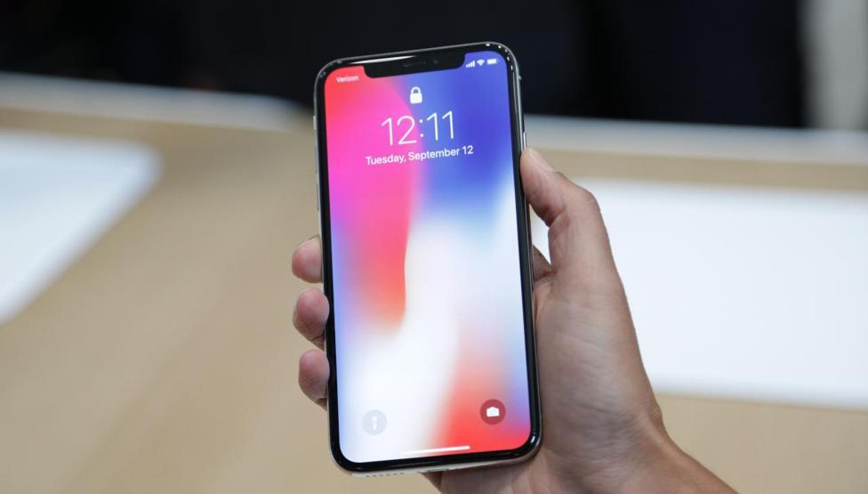 iPhone X ilk düşüşte kırılıyor