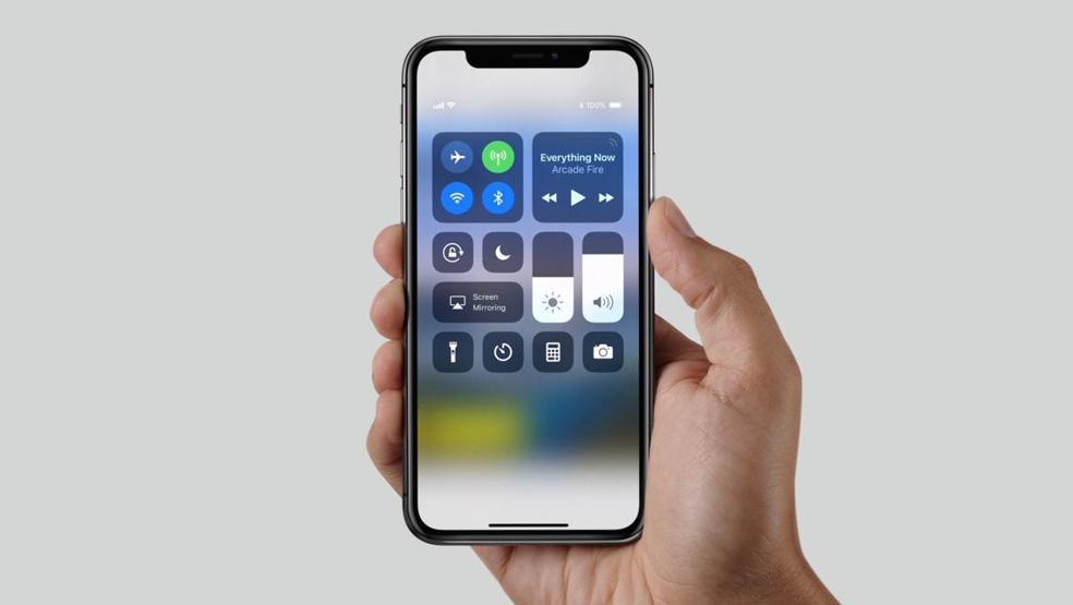 iPhone X ilk düşüşte kırılıyor