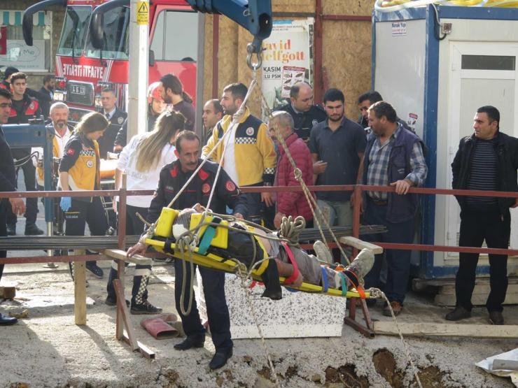 Son dakika... Kadıköyde beton mikserin borusu patladı Yaralılar var