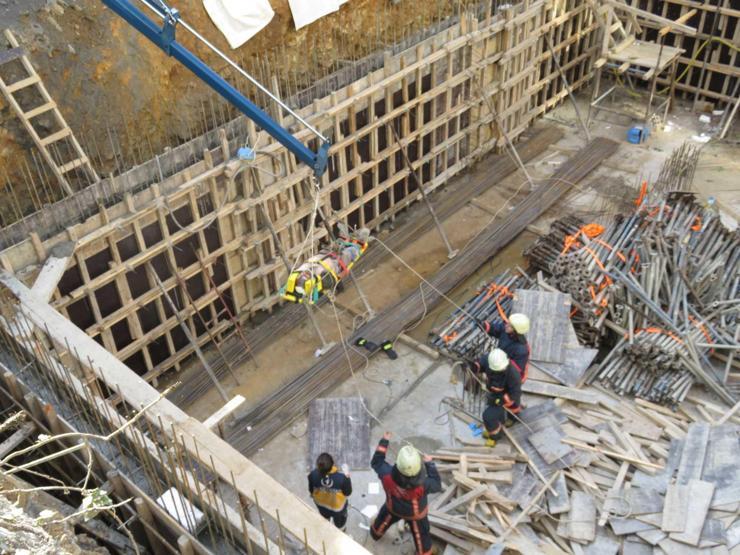 Son dakika... Kadıköyde beton mikserin borusu patladı Yaralılar var
