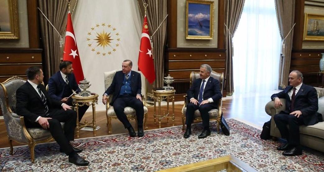 Elon Musk Anıtkabiri ziyaret etti