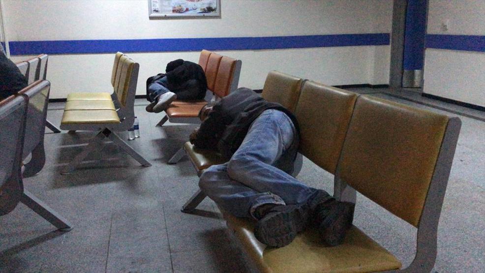Çocuklarının evden attığı kanser hastası baba ve eşi hastaneye sığındı