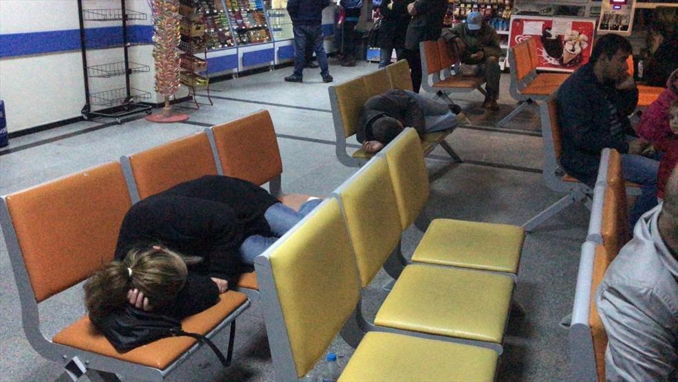 Çocuklarının evden attığı kanser hastası baba ve eşi hastaneye sığındı