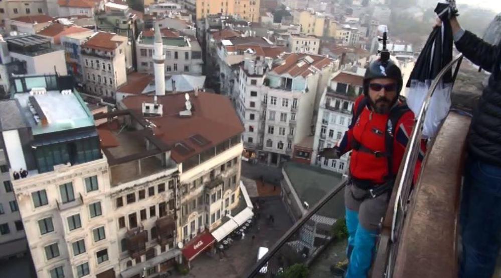 Galata Kulesinden atladı