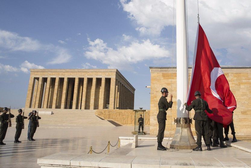 Bayrağın gönderden hiç inmediği yer: Anıtkabir