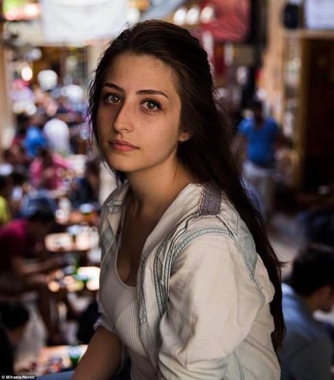 Türkiye’de 10 kadından dokuzu güzel olduğuna inanıyor