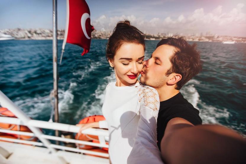Türkiye’de 10 kadından dokuzu güzel olduğuna inanıyor