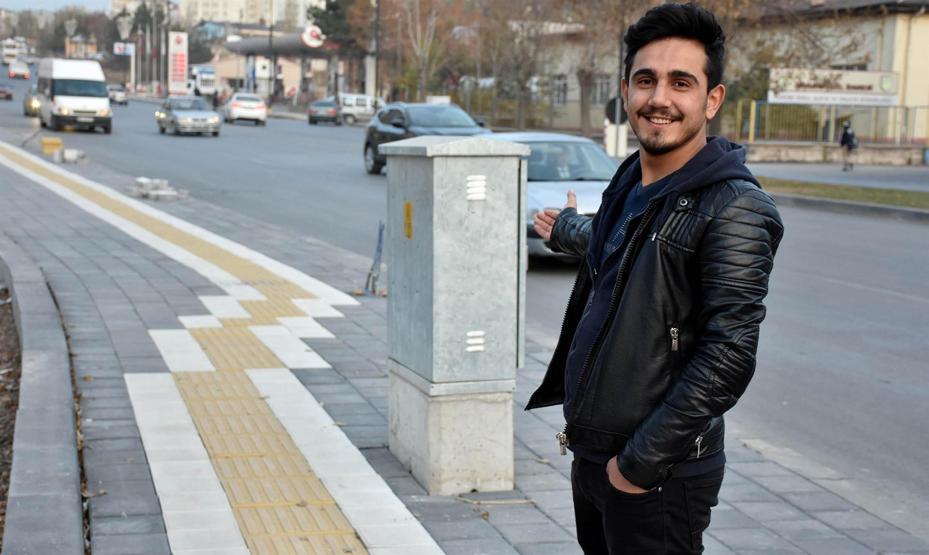 Belediyenin yaptığı görme engelli yolu pes dedirtti