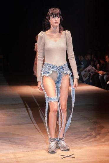Böyle moda mı olur demeyin Hollywood yıldızları arasında savaş başlatacak