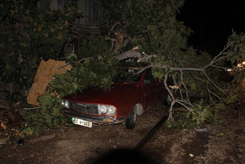 Hortumun vurduğu ve 28 kişinin yaralandığı Antalyadan ilk fotoğraflar