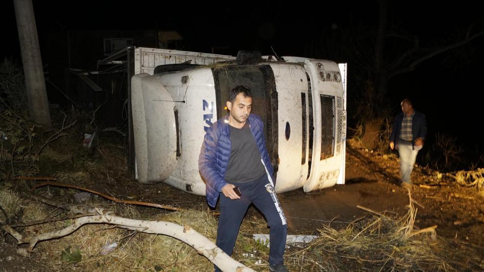 Hortumun vurduğu ve 28 kişinin yaralandığı Antalyadan ilk fotoğraflar