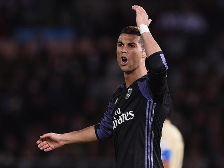 Cristiano Ronaldo boş çeki imzalayıp verdi