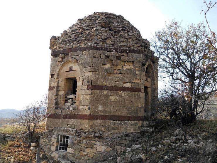 Kayıp tarihi kitabe Tuncelide tesadüfen bulundu