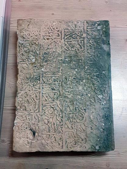 Kayıp tarihi kitabe Tuncelide tesadüfen bulundu