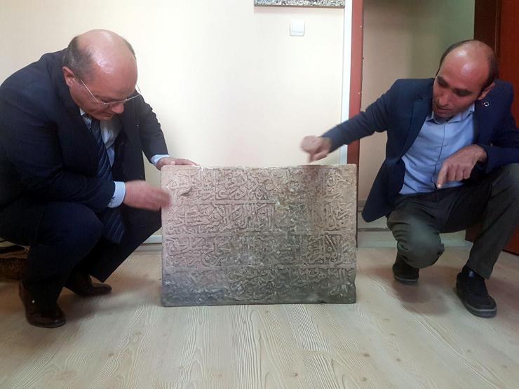 Kayıp tarihi kitabe Tuncelide tesadüfen bulundu