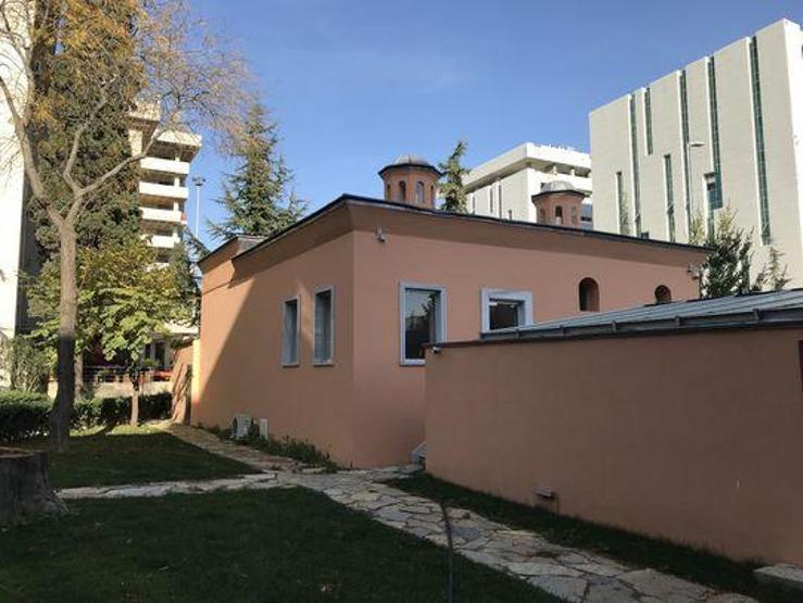 V. Muradın av köşküne modern restorasyon: Parke zemin, cam tavan, klima ve kalorifer peteği