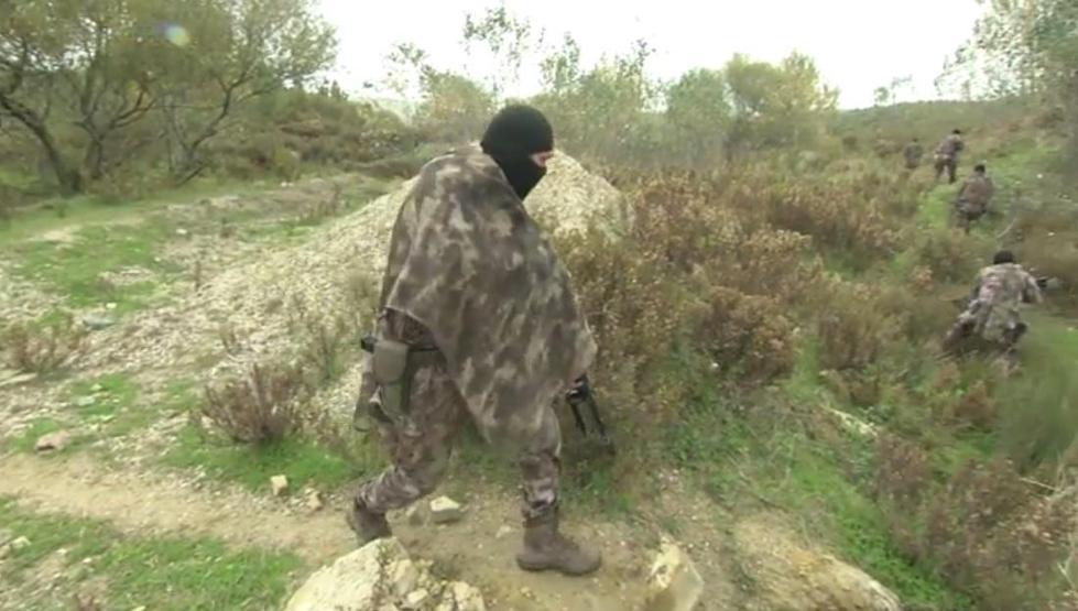 Özel Harekat Polisinden nefes kesen tatbikat