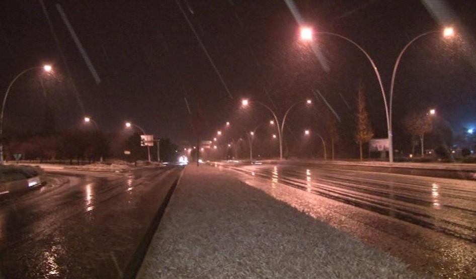 Ankarada mevsimin ilk kar yağışı gerçekleşti