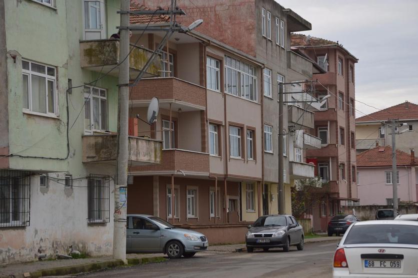 Sakaryada korkunç olay: Anne, kendisini sevgilisiyle yatakta gören oğlunu boğarak öldürdü