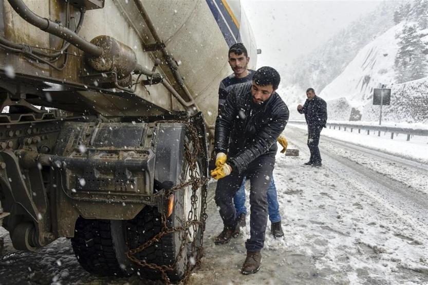 Zigana Dağı Geçidi’nde beyaz korku
