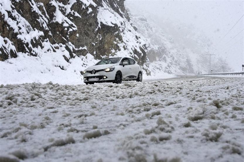 Zigana Dağı Geçidi’nde beyaz korku