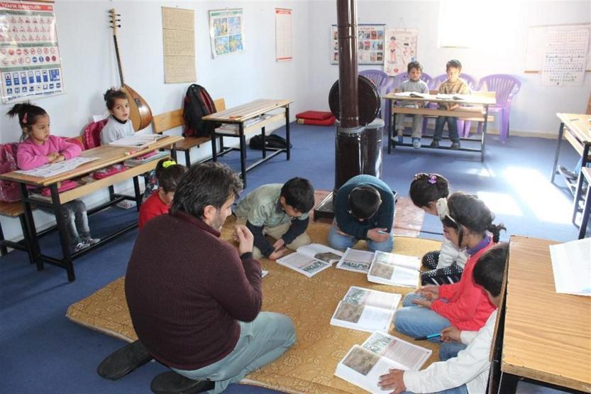 Bu okula ayakkabı ile girmek yasak