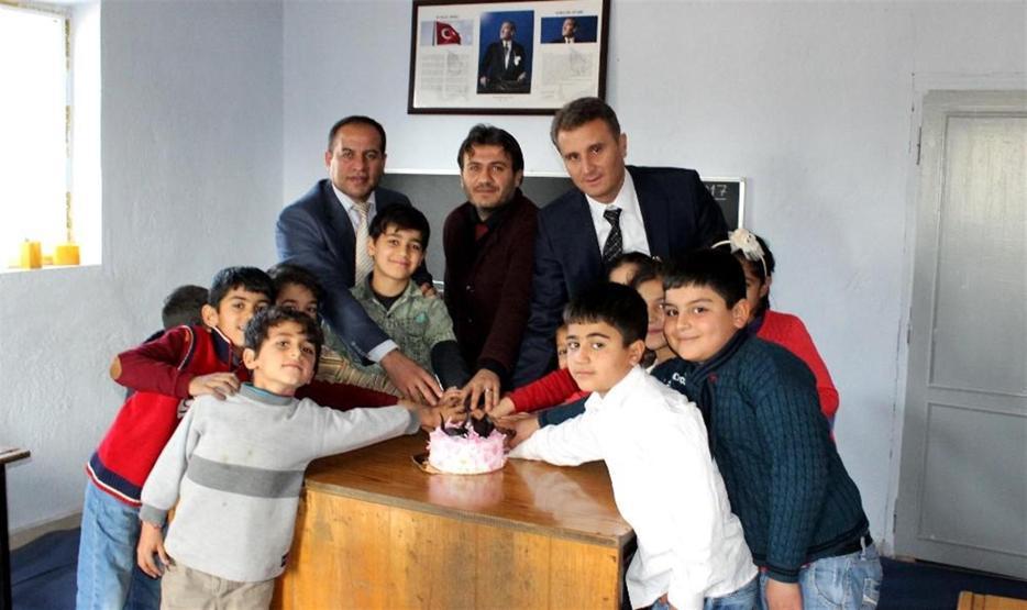 Bu okula ayakkabı ile girmek yasak