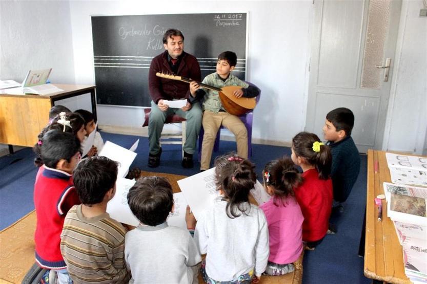 Bu okula ayakkabı ile girmek yasak