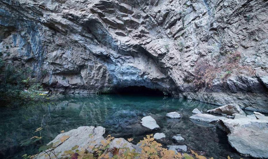 Dünyanın üçüncü büyük yeraltı gölü: Altınbeşik Mağarası