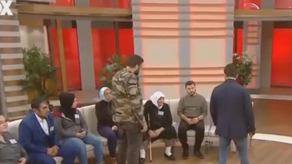 Polis canlı yayını basıp gözaltına aldı