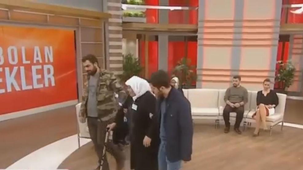 Polis canlı yayını basıp gözaltına aldı