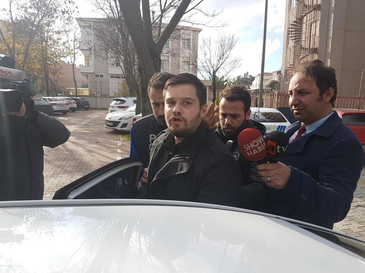 Seyir halindeki otomobilden inip kurşun yağdırdı