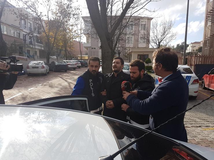 Seyir halindeki otomobilden inip kurşun yağdırdı