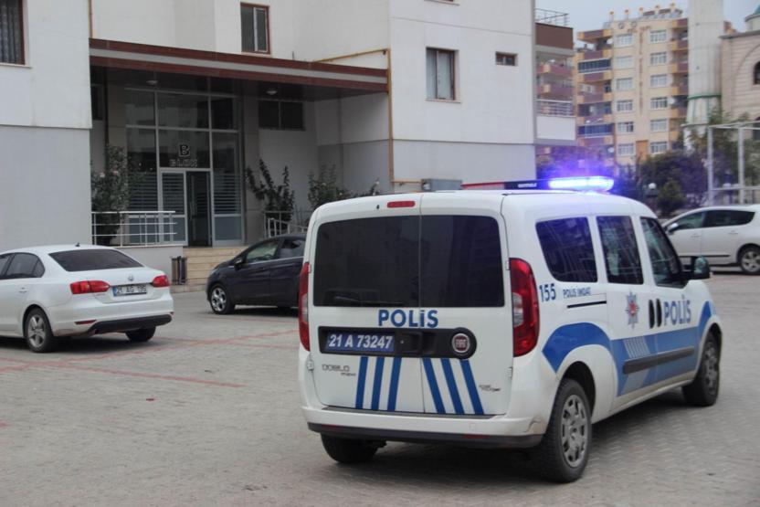 Diyarbakır’da bir kadın evinin önünde kurşun yağmuruna tutuldu