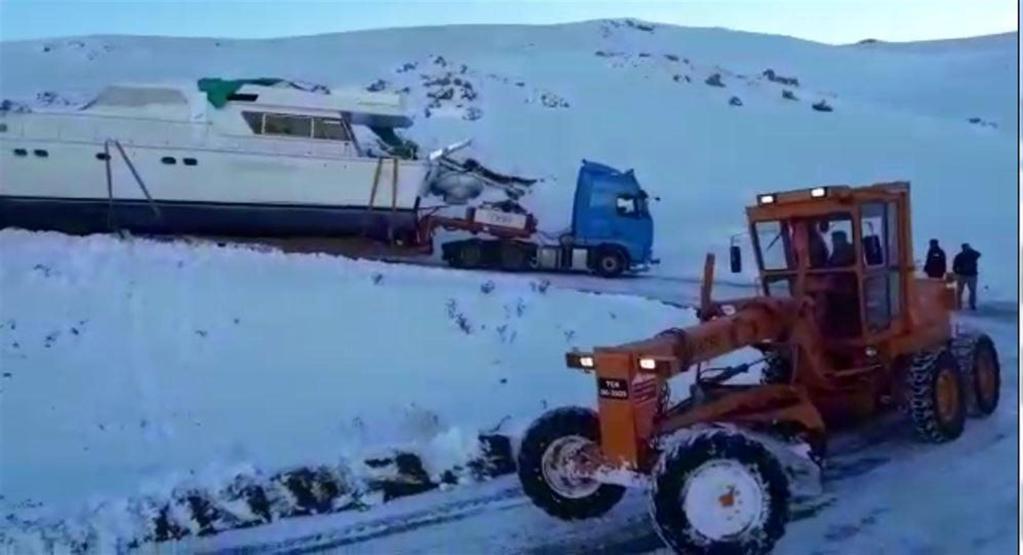 Lüks yat, 14 günlük zorlu yolculuğun ardından Trabzonda