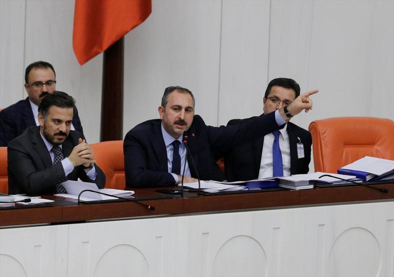 TBMMdeki YSK görüşmeleri sırasında sert tartışma