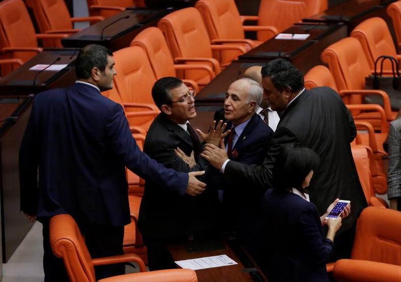 TBMMdeki YSK görüşmeleri sırasında sert tartışma