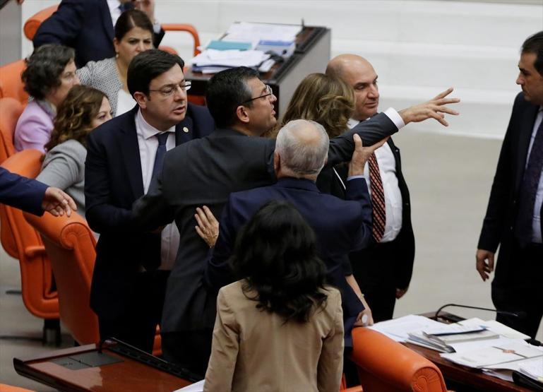 TBMMdeki YSK görüşmeleri sırasında sert tartışma