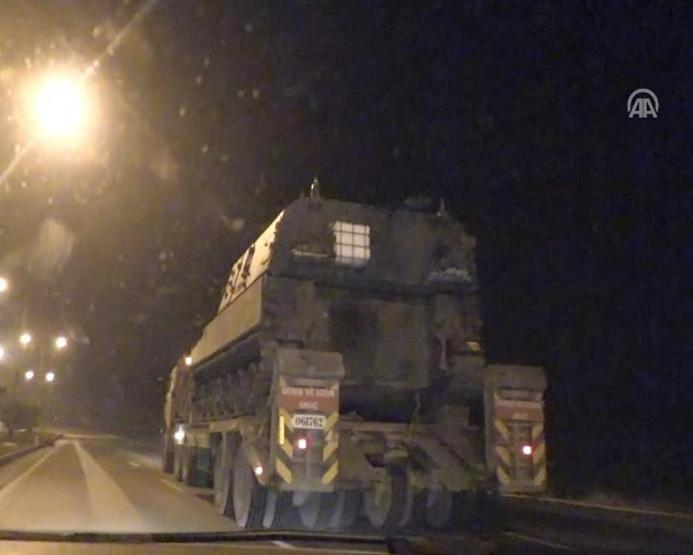 Suriye sınırına askeri sevkiyat: 6 obüs yüklü TIR ve zırhlı personel taşıyıcı takviyesi