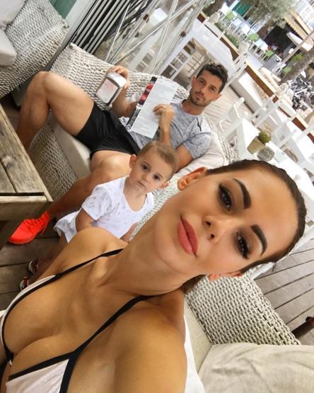 Dzemaili ve Erjona Sulejmani boşanıyor Sebebi Ronaldo...