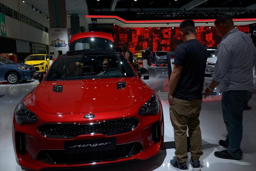 Los Angeles Otomobil Fuarı kapılarını açtı