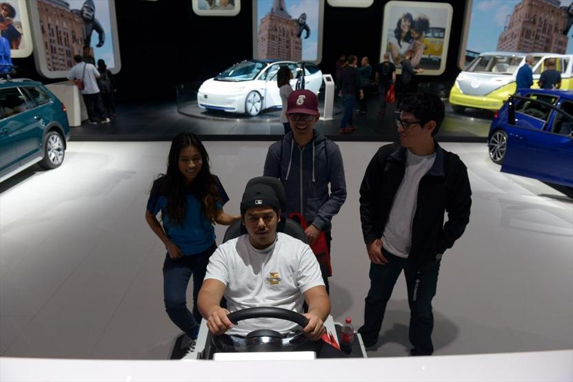Los Angeles Otomobil Fuarı kapılarını açtı