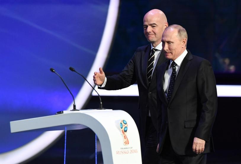 Putin kendi kalesine gol attı