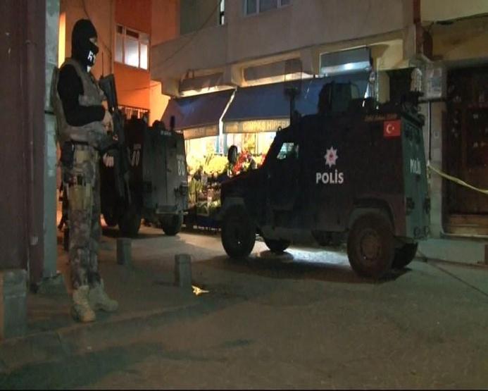 Son dakika... Beyoğlunda bir araçtan rastgele ateş açıldı: Yaralılar var