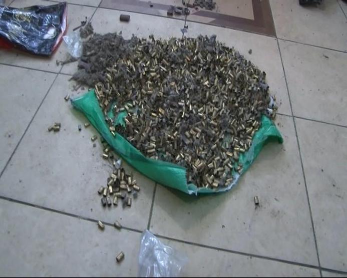 Binanın bodrum katını tabanca imalathanesine çevirdiler