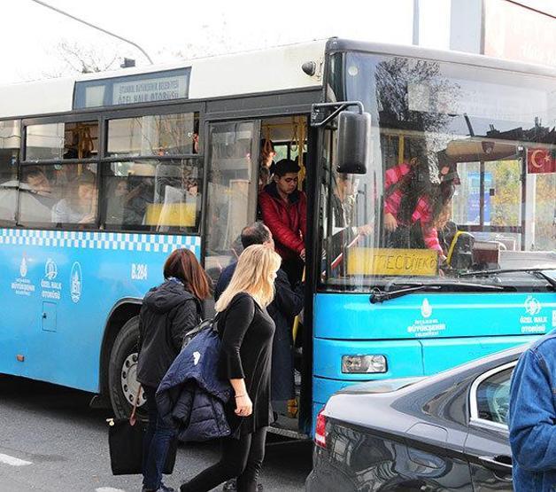 Asena halk otobüsüne bindi